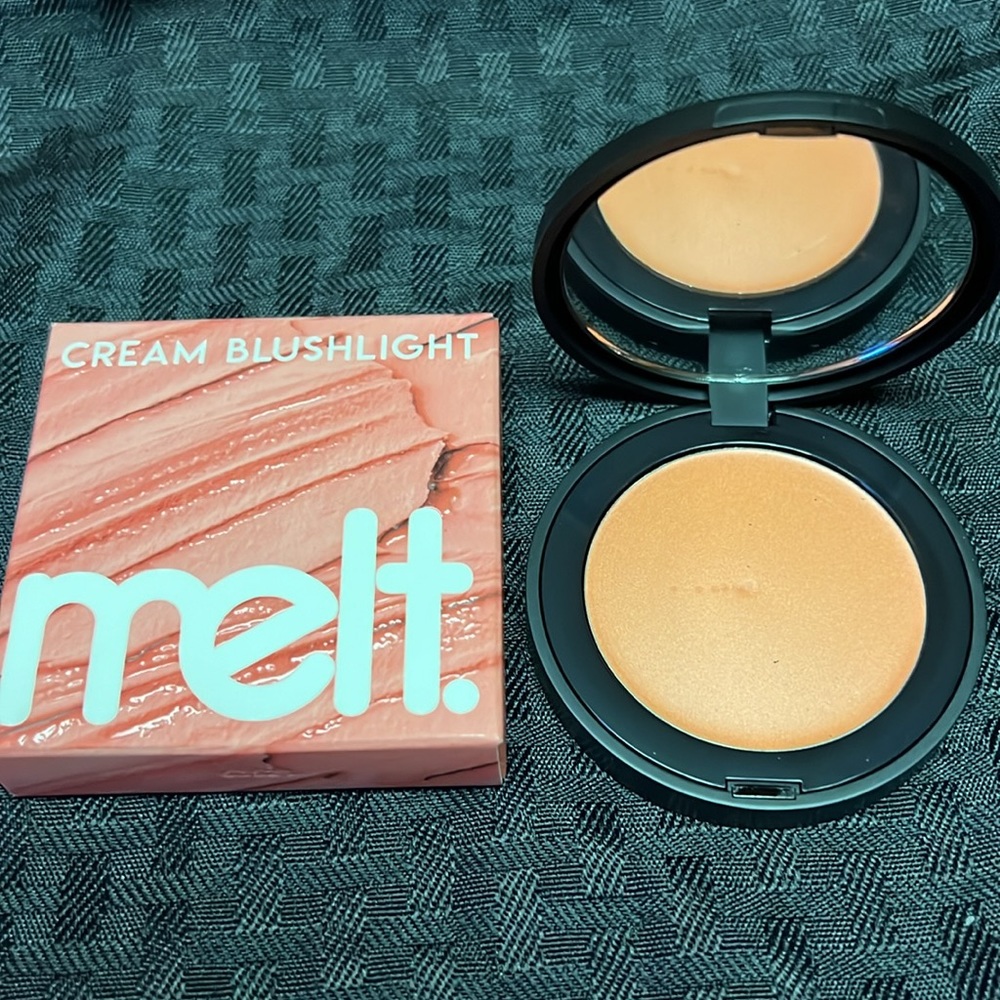 Gorgeous BNIB Melt Cream Blushlight in Goldenhour